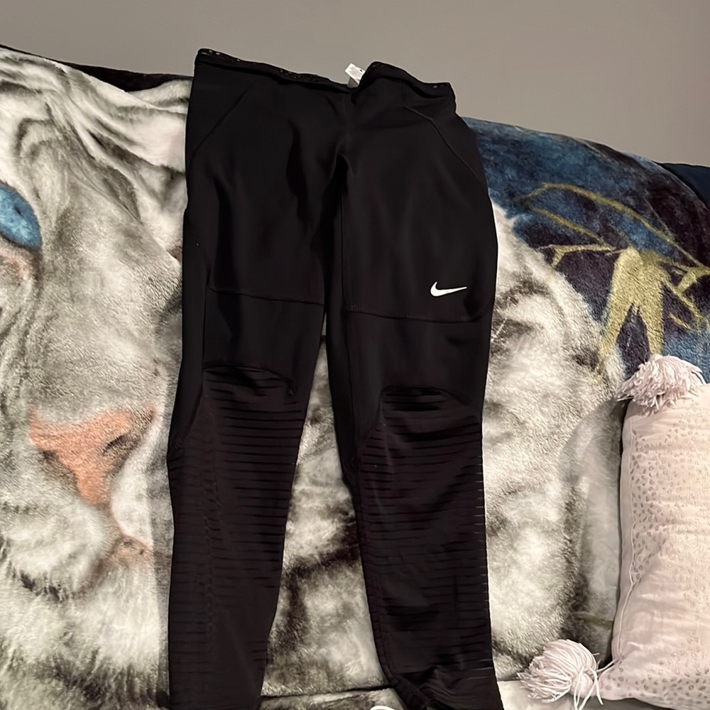 Black Nike Pro Dri-Fit capri leggings